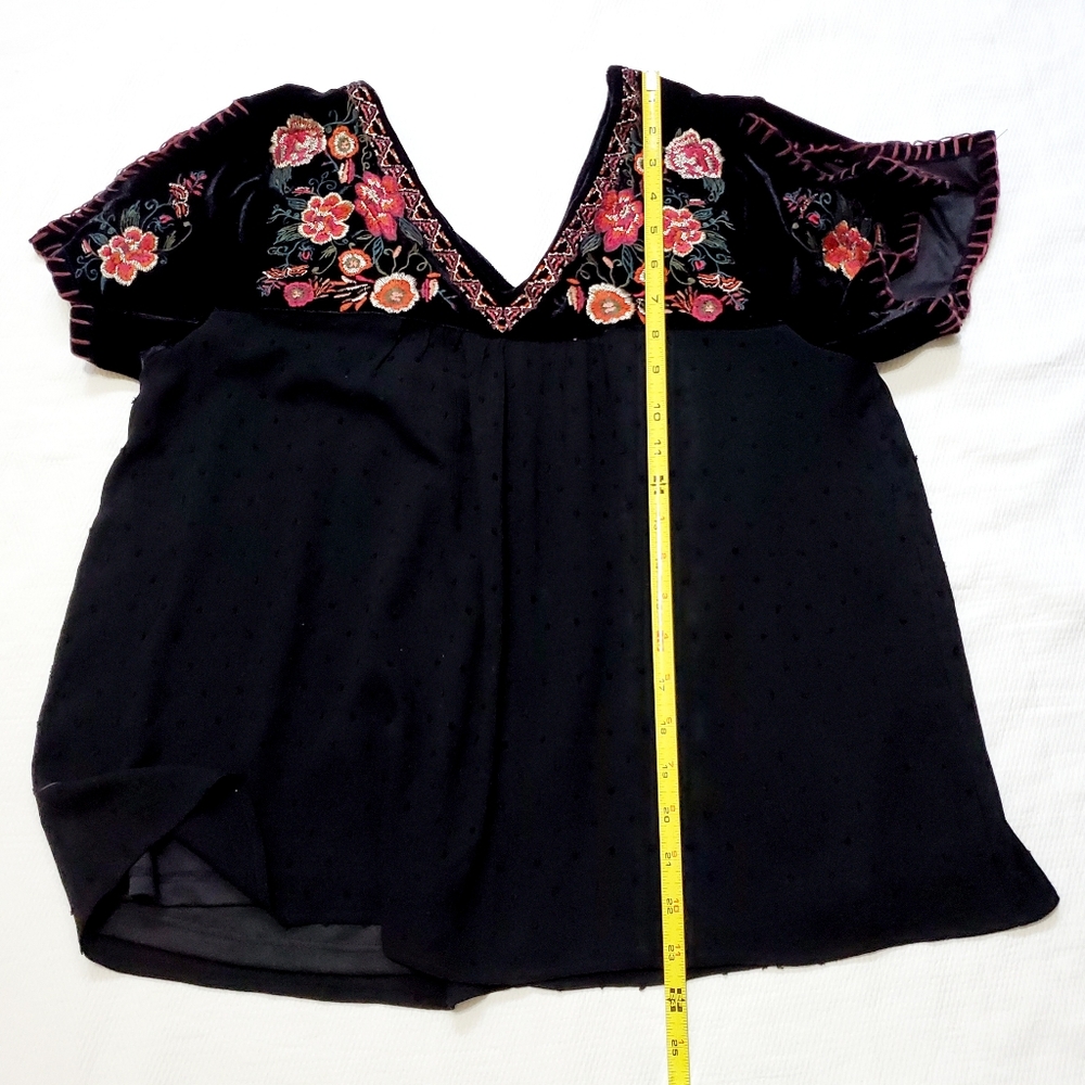 THML Anthropologie Embroidered Boho Peasant Top Black Medium - Picture 9 of 9